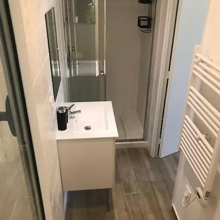 Appartement Studio Magnan Proche De La